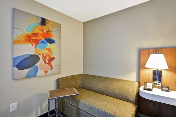 Room 15 of 32