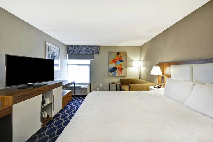 Room 10 of 32