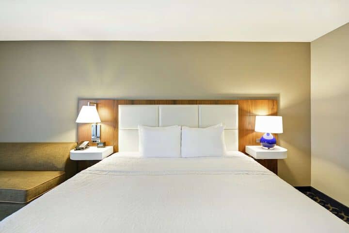 Room 8 of 32
