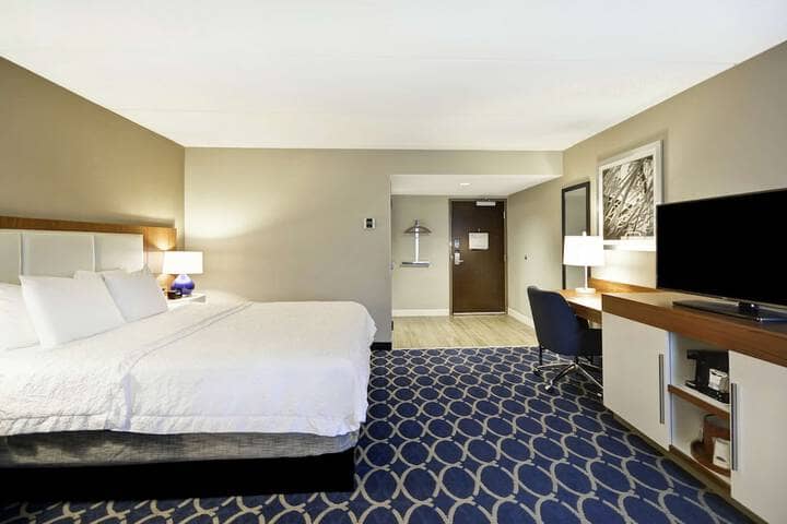 Room 6 of 32