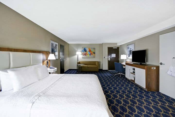Room 13 of 32