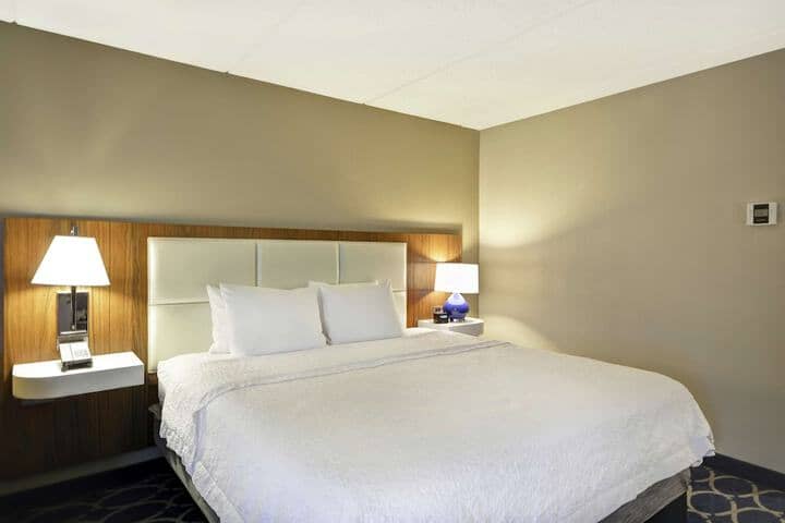 Room 9 of 32